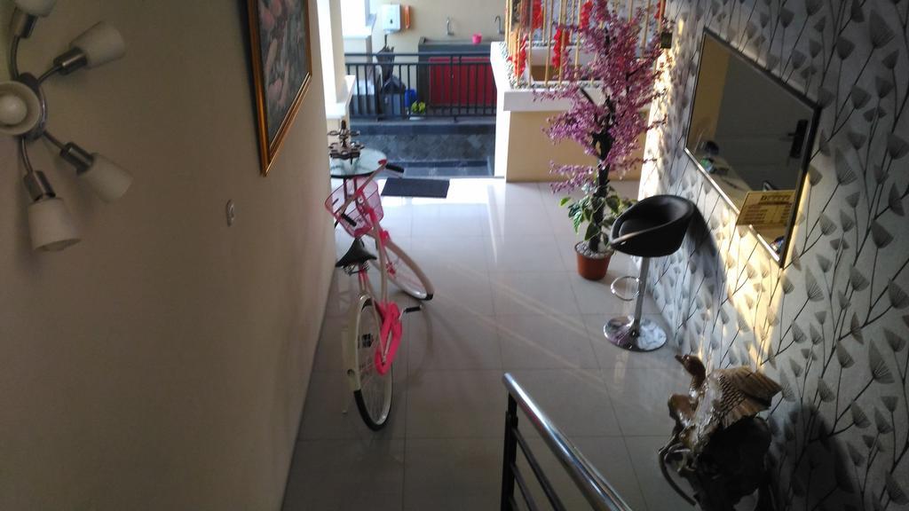 Diponegoro House Hotell Salatiga Exteriör bild