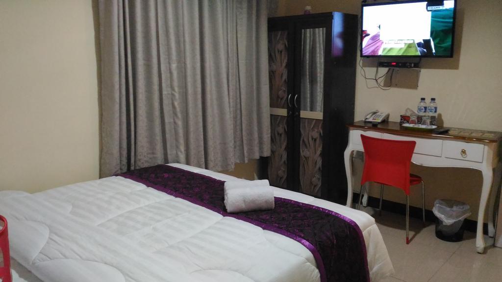 Diponegoro House Hotell Salatiga Exteriör bild
