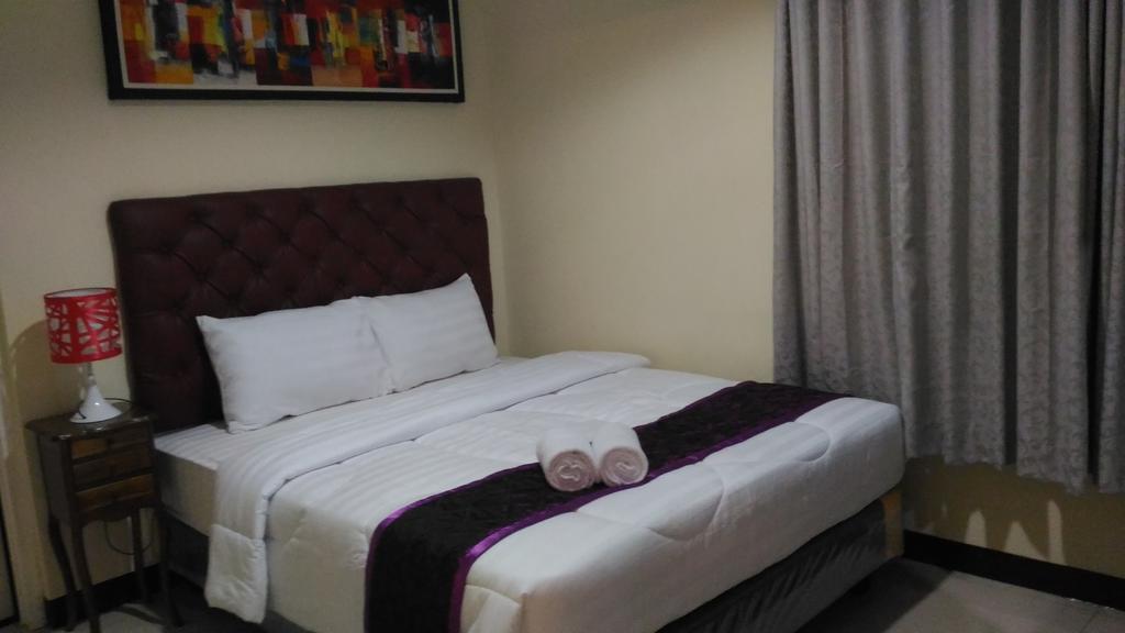 Diponegoro House Hotell Salatiga Exteriör bild