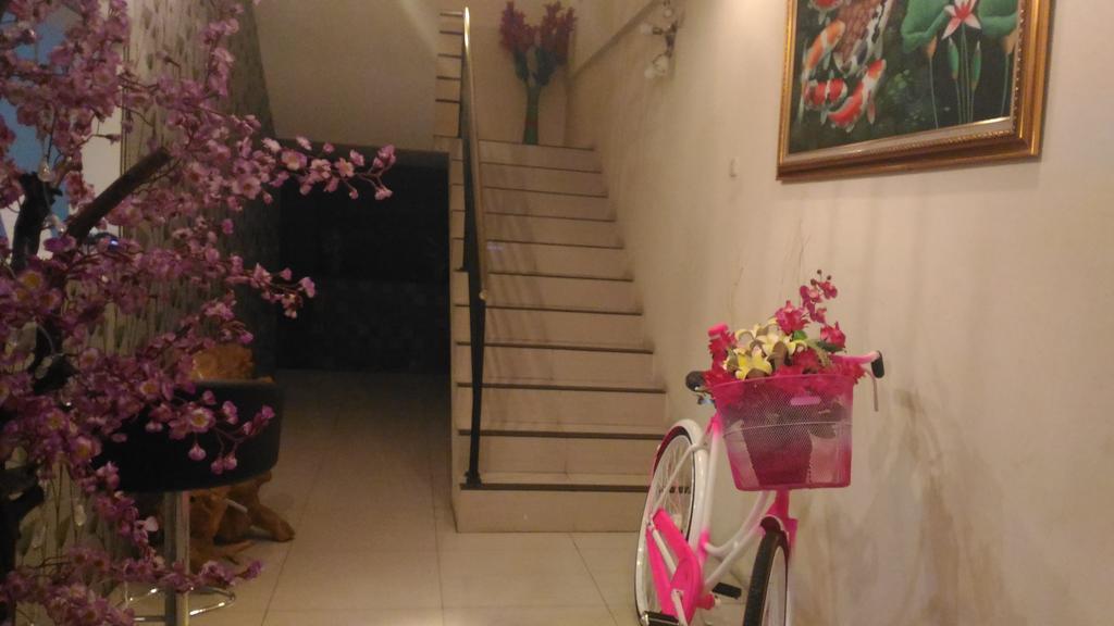Diponegoro House Hotell Salatiga Exteriör bild