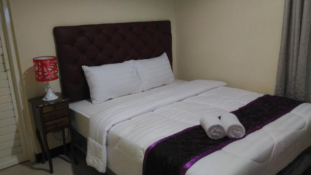 Diponegoro House Hotell Salatiga Exteriör bild